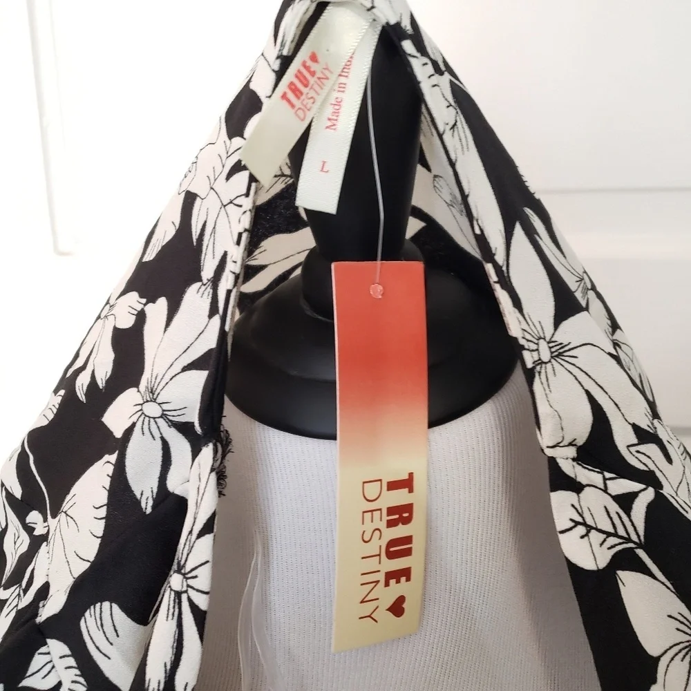 Black and white floral wrap top NWT - Picture 6 of 7